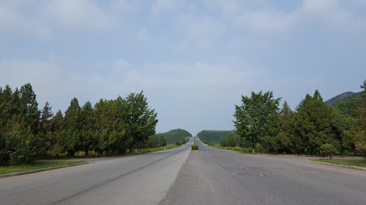 Standing in the road looking back toward Pyongyang.