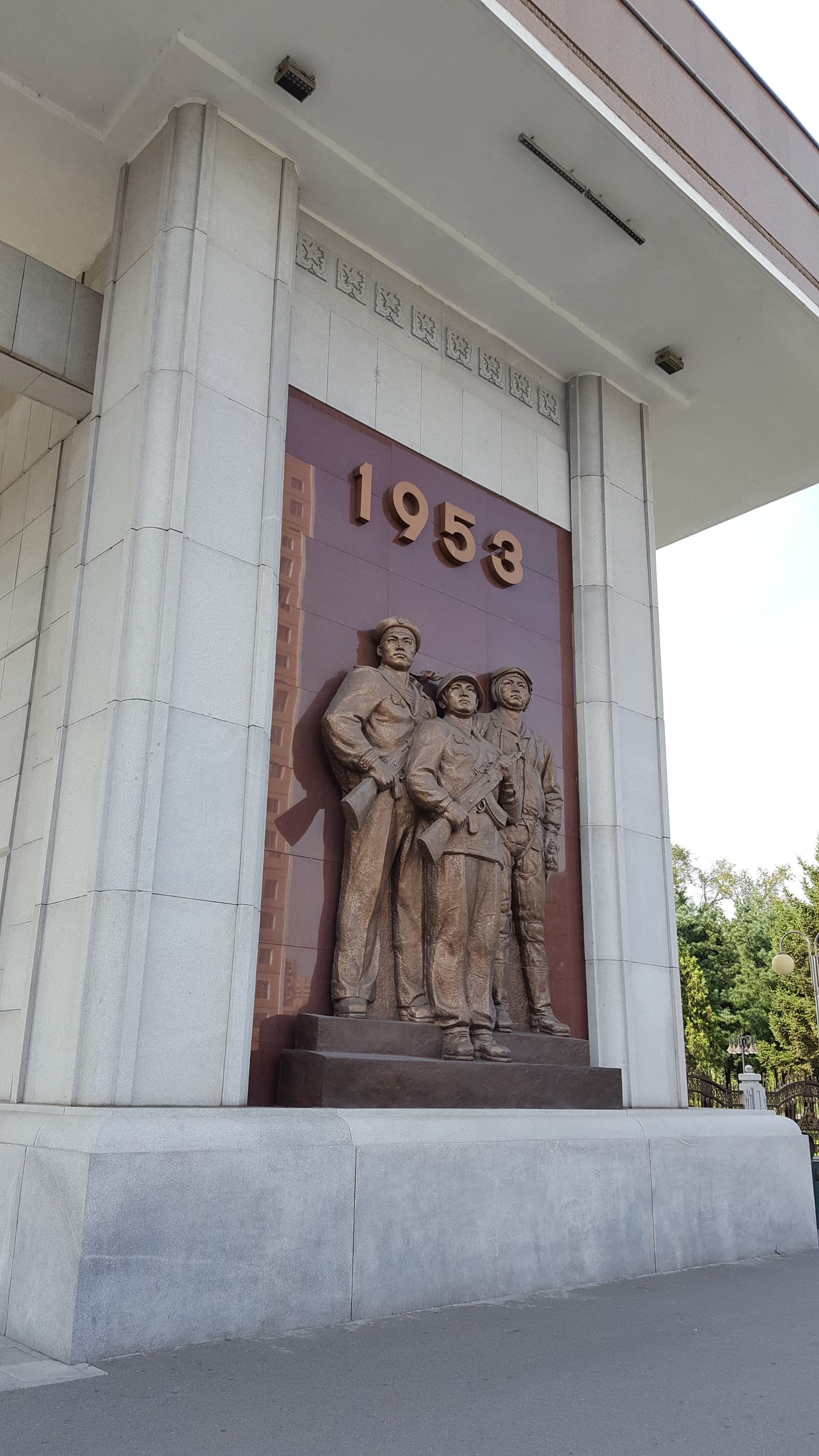 Left statue of the entrance.