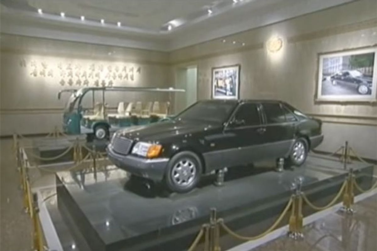 Kim Jong Il's personal Mercedes-Benz W140 S-Class sedan at the mausoleum.