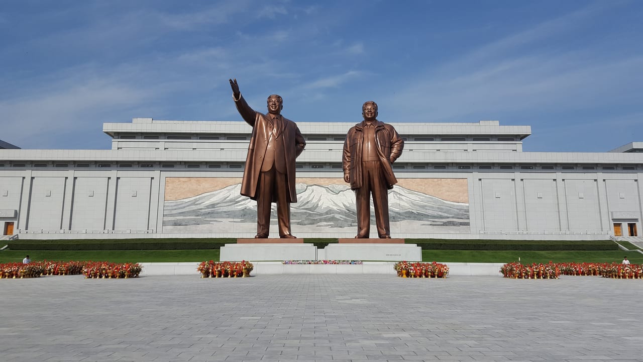 Large bronze statues of Kim Il Sung and Kim Jong Il at Mansudae Grand Monument.