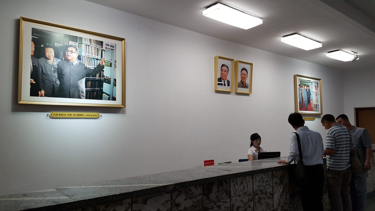 A counter of individuals and historical photos of the leaders.